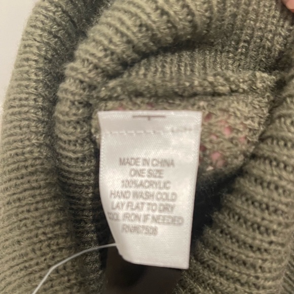 NWT Women’s Wonderly Army Green Turtleneck Poncho Sweater - Picture 4 of 4
